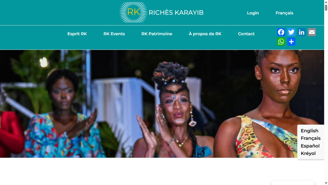 Captura del sitio web de Richès Karayib: navegación, identidad del medio y fotografía de un desfile de moda en el Caribe.