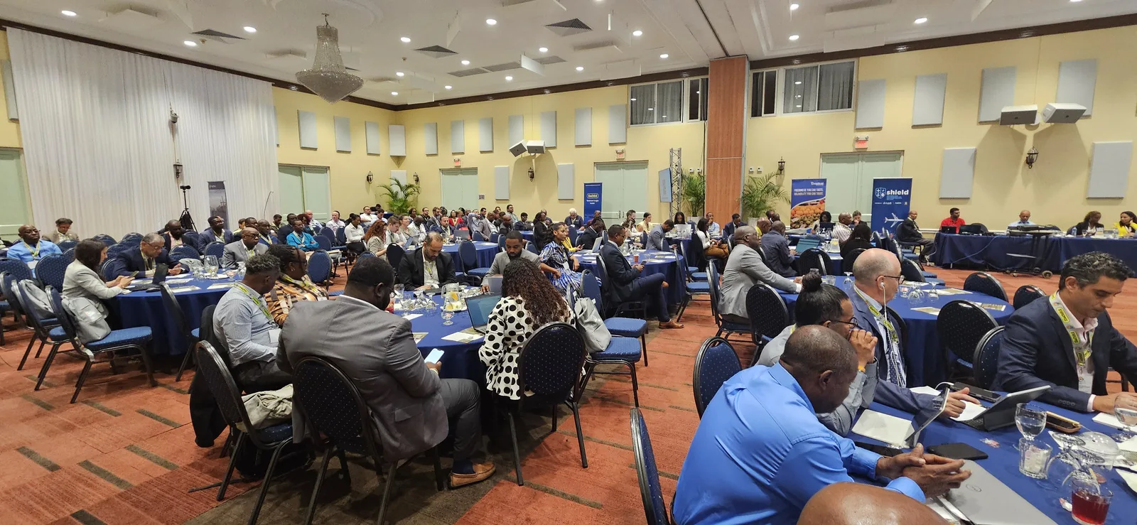 Participants réunis dans la salle de la 29e assemblée générale annuelle de la PMAC à Paramaribo.